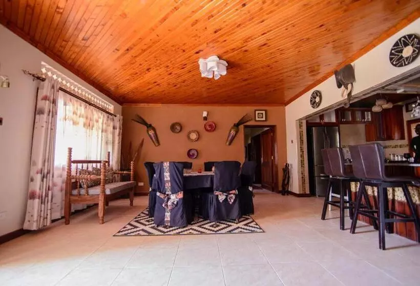 پانسیون Lake Victoria Country Home