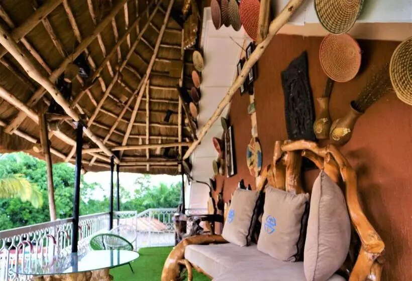 پانسیون Lake Victoria Country Home