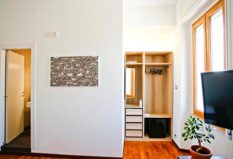 تختخواب و صبحانه Florestine Napoli