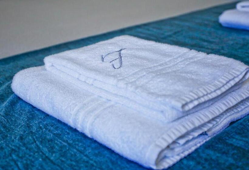 تختخواب و صبحانه Florestine Napoli