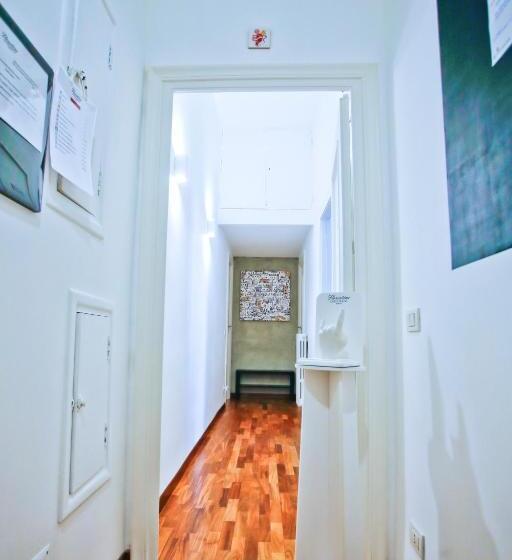 تختخواب و صبحانه Florestine Napoli