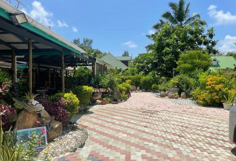 پانسیون Bwaver Cottage