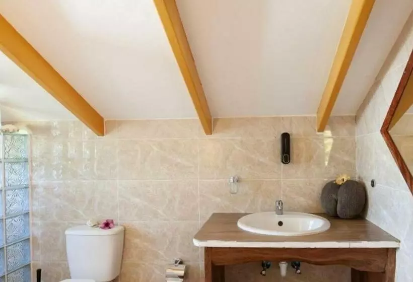 پانسیون Bwaver Cottage