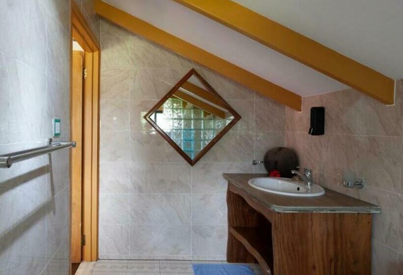 پانسیون Bwaver Cottage