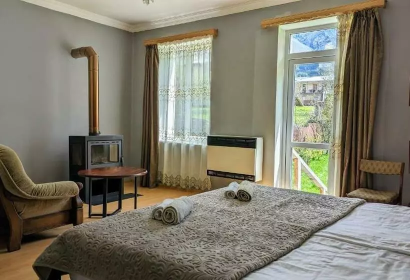 پانسیون Kazbegi Green Yard