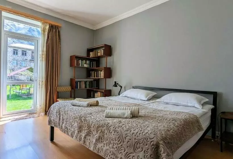 پانسیون Kazbegi Green Yard