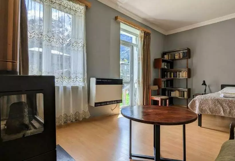 پانسیون Kazbegi Green Yard