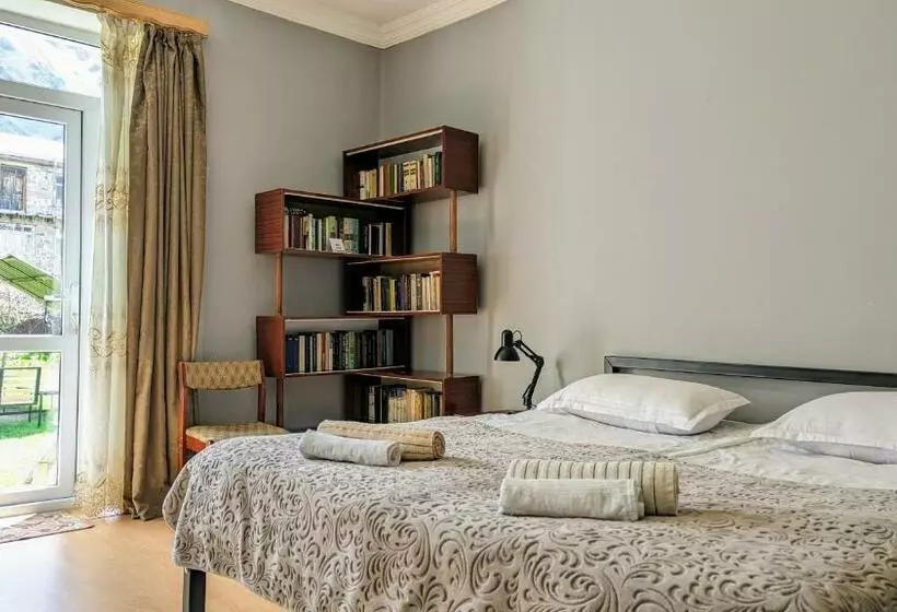 پانسیون Kazbegi Green Yard