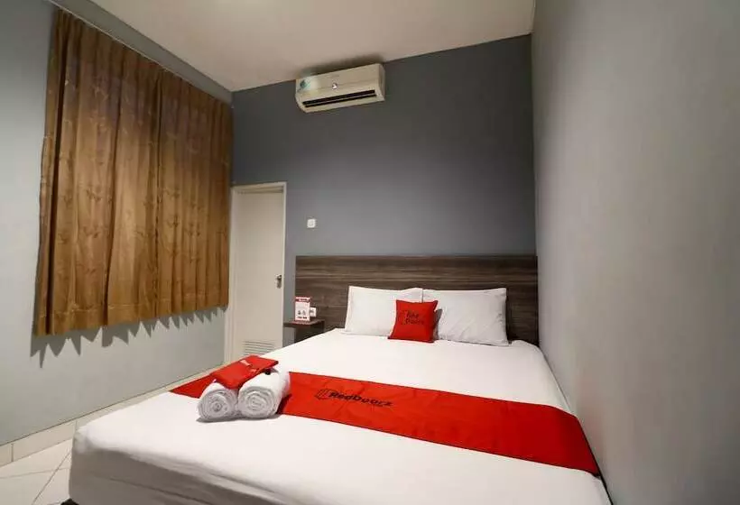 ペンション Reddoorz Plus Near Rs Harapan Kita