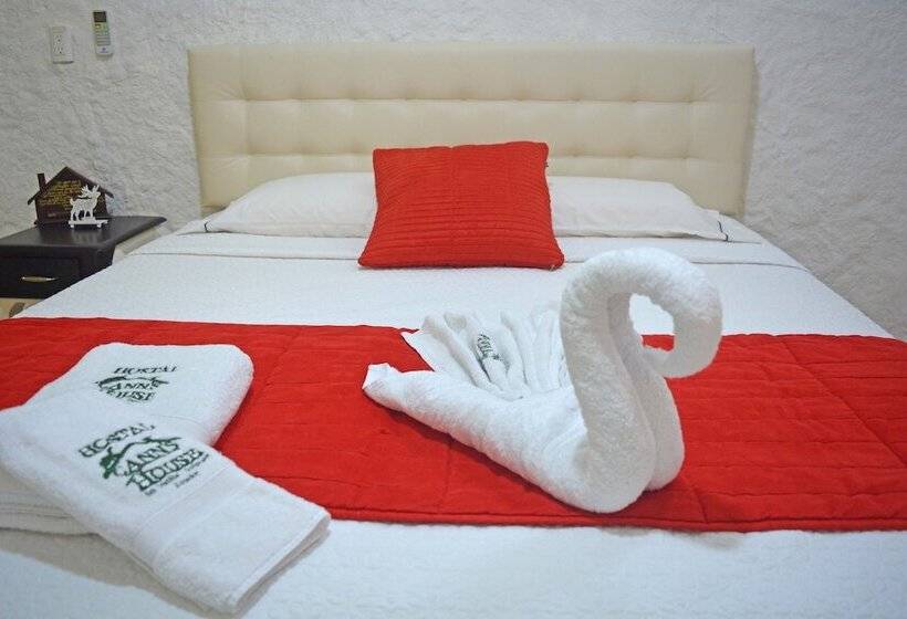 پانسیون Hostal Cann's House