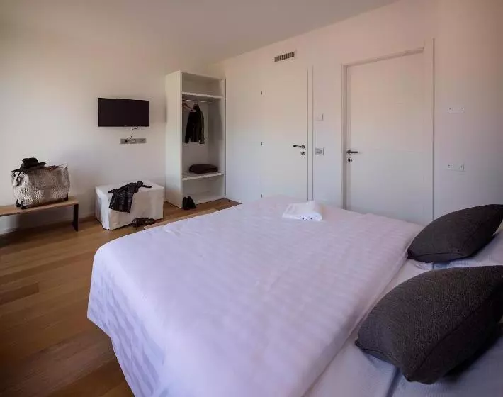 پانسیون La Villa   Luxury Guest House