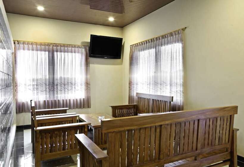 פנסיון Reddoorz Near Trans Studio Mall 2