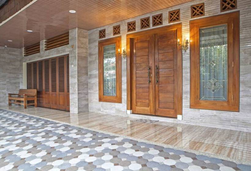 פנסיון Reddoorz Near Trans Studio Mall 2