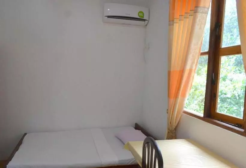 Majatalo Splendid Lake View Safari Lodge