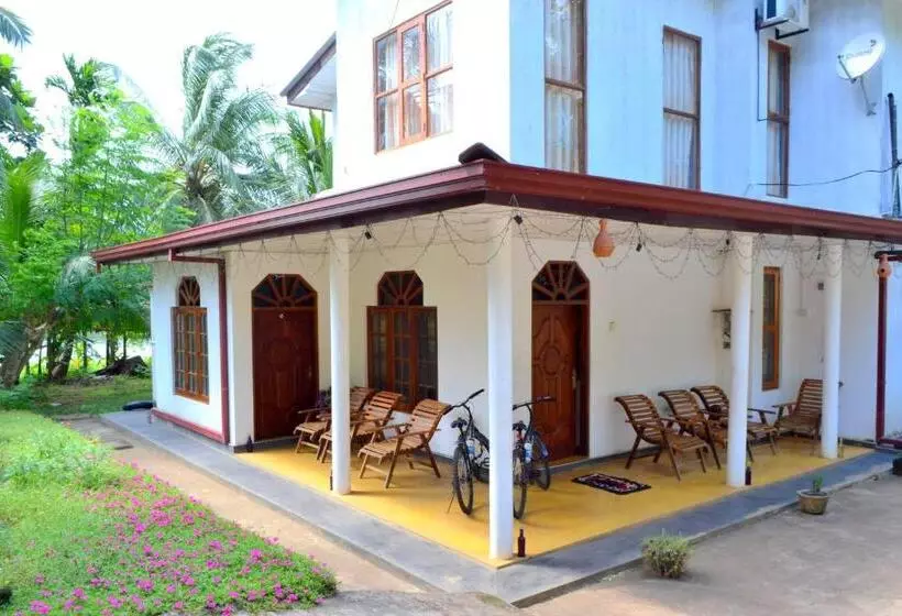 Majatalo Splendid Lake View Safari Lodge