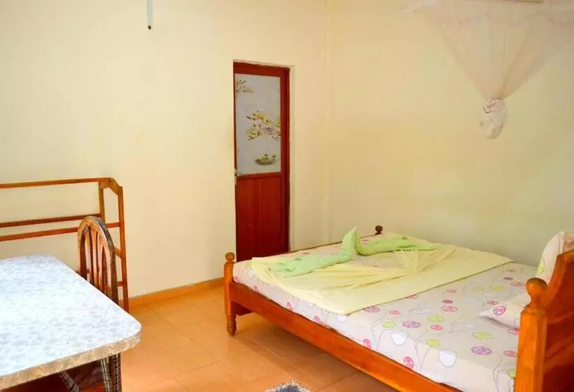 Majatalo Splendid Lake View Safari Lodge