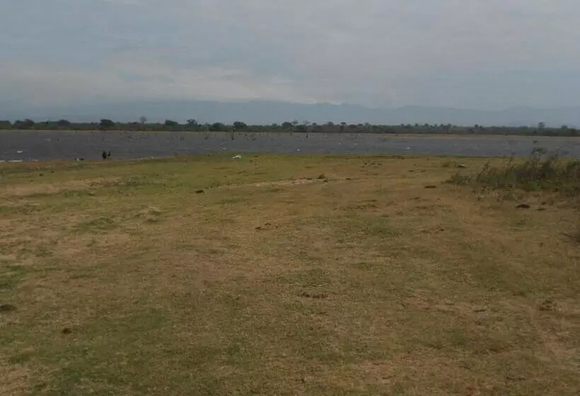 Majatalo Splendid Lake View Safari Lodge