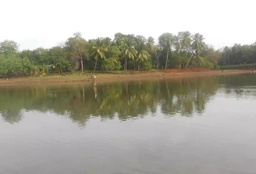 Majatalo Splendid Lake View Safari Lodge