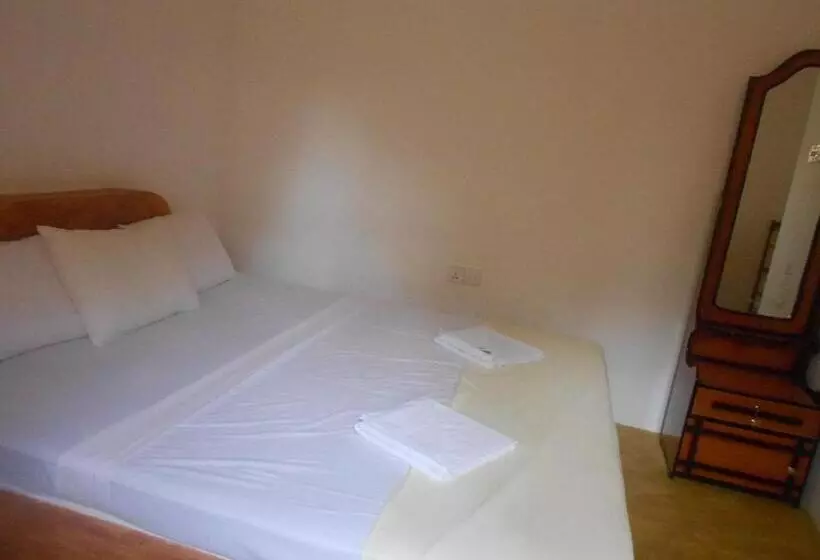 Majatalo Splendid Lake View Safari Lodge