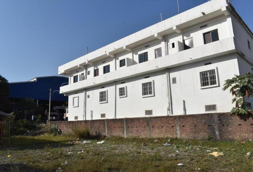 هاستل Gaurav Guest House