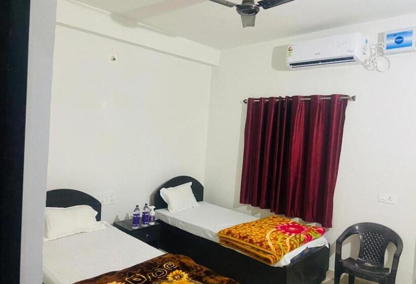 هاستل Gaurav Guest House