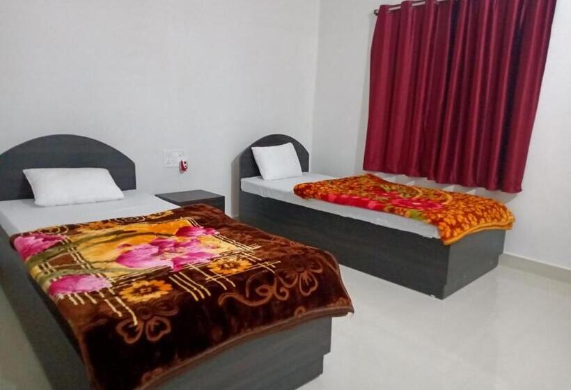 هاستل Gaurav Guest House