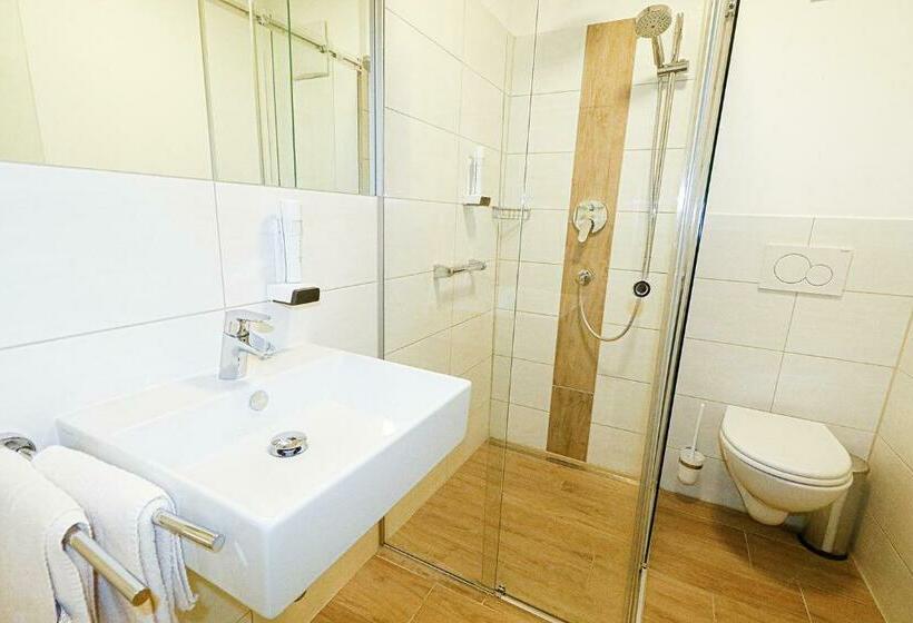 צימר Pension Café Maier