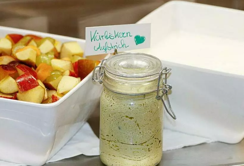 ベッドアンドブレックファースト Pension Café Maier