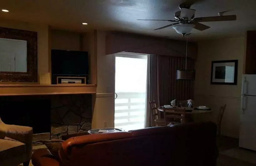 Getaways At The Lodge At Kingsbury Crossing