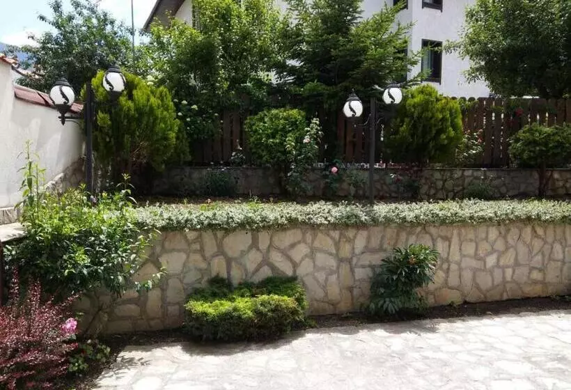 پانسیون Guest House Ela
