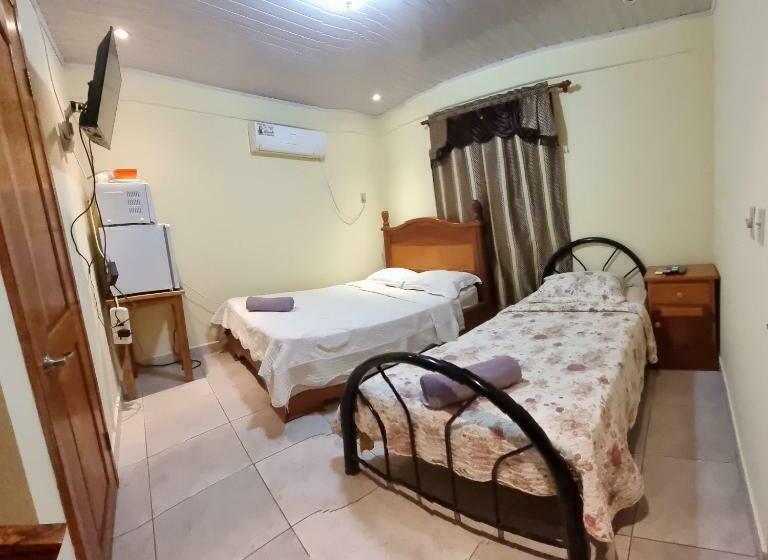 پانسیون Hostal Bocas Tropical Paradise