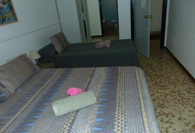 پانسیون Hostal Puerto De Santa Maria