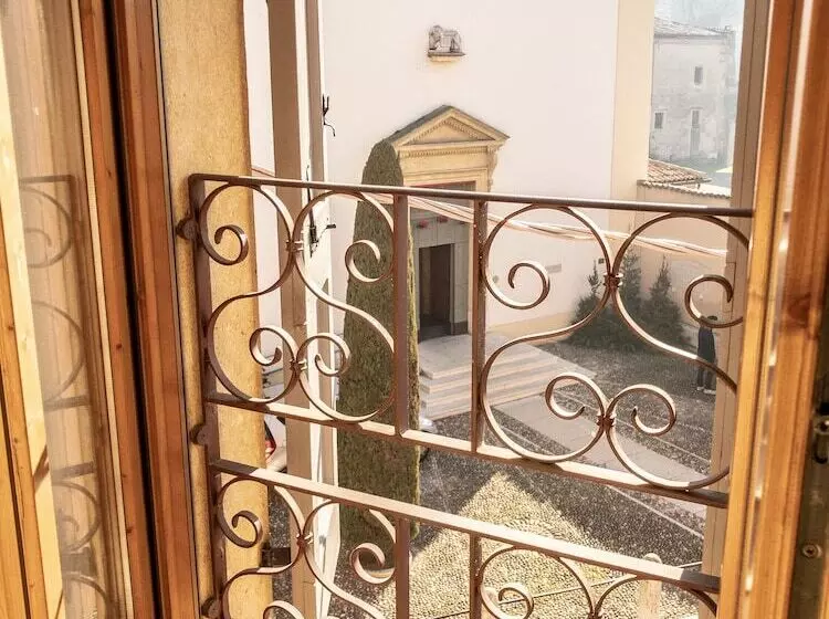 Majatalo Le Finestre Su Borghetto