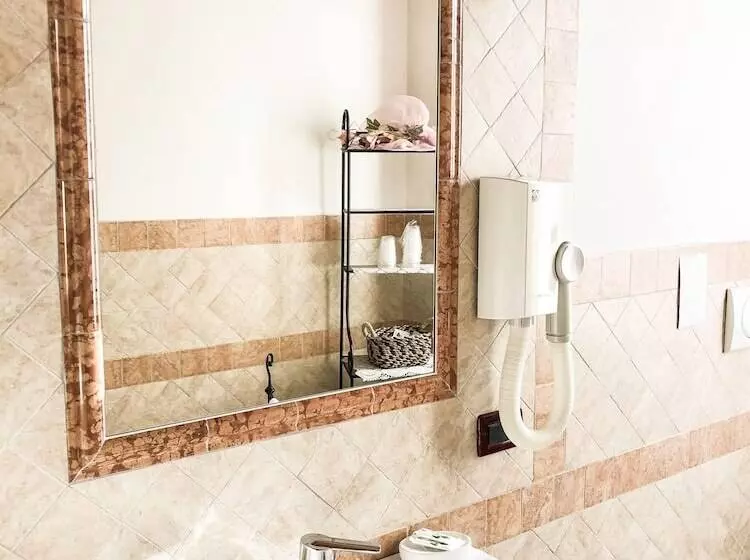 Majatalo Le Finestre Su Borghetto