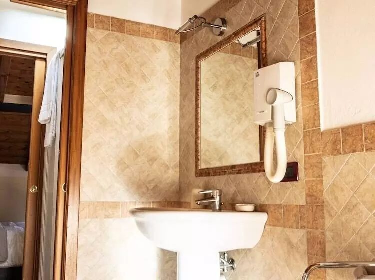 Majatalo Le Finestre Su Borghetto