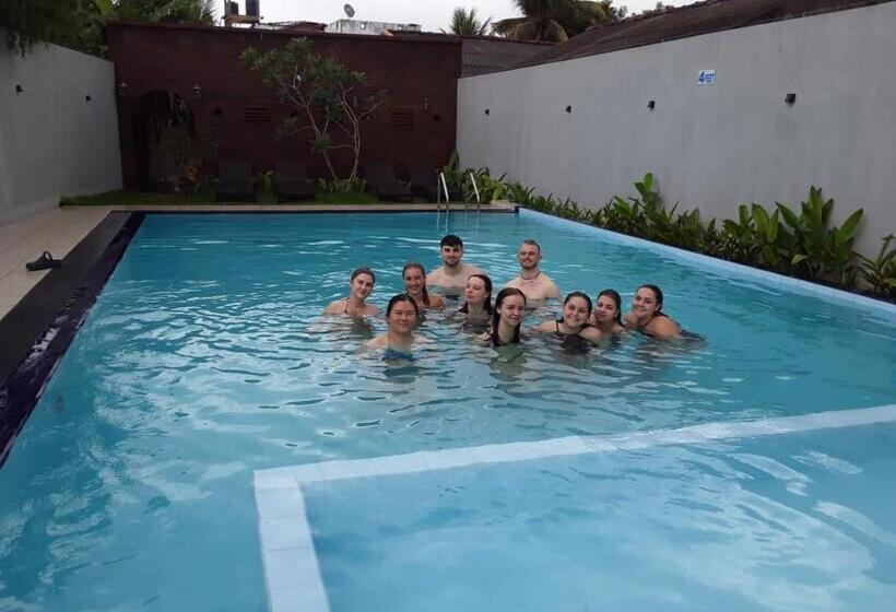 פנסיון Ocean View Tourist Guest House At Negombo Beach