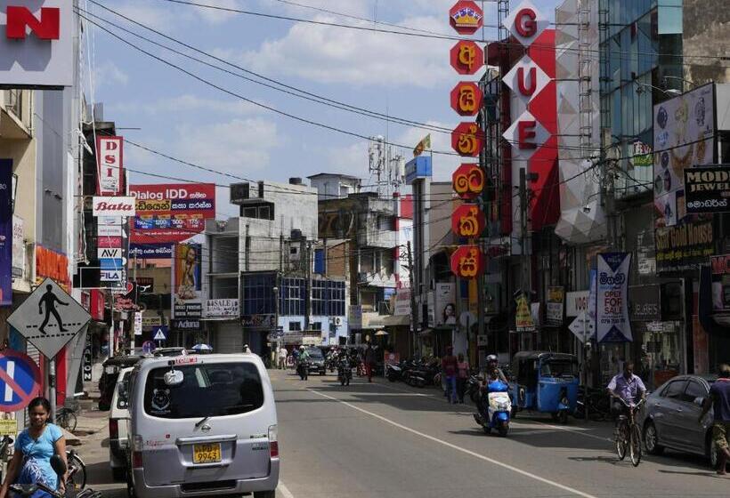 פנסיון Ocean View Tourist Guest House At Negombo Beach