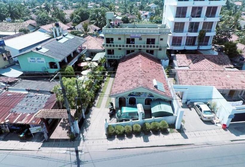 פנסיון Ocean View Tourist Guest House At Negombo Beach