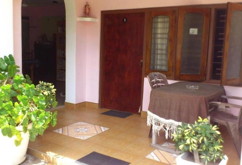 פנסיון Ocean View Tourist Guest House At Negombo Beach