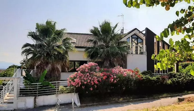 پانسیون Villa Belohorizonte