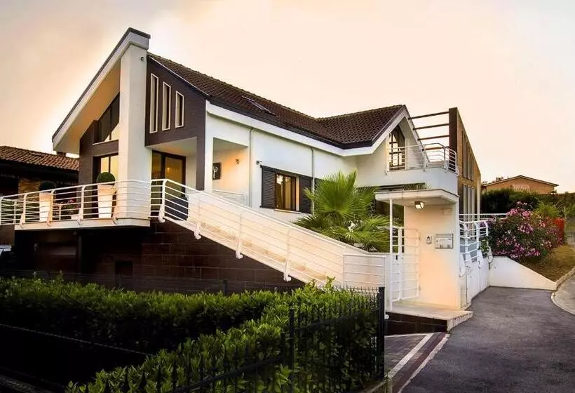 پانسیون Villa Belohorizonte