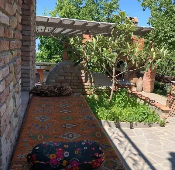 پانسیون Zandarashvili Guest House