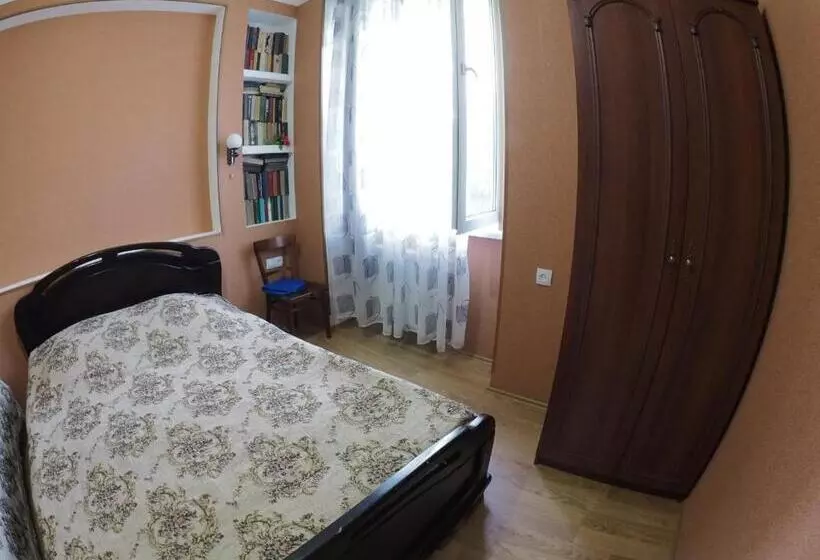 پانسیون Zandarashvili Guest House