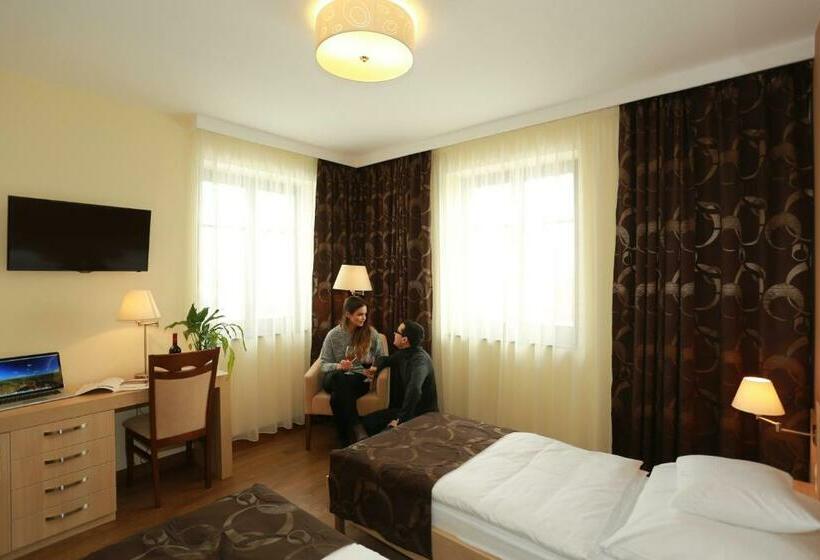 Tiffán's Pincészet és Panzió