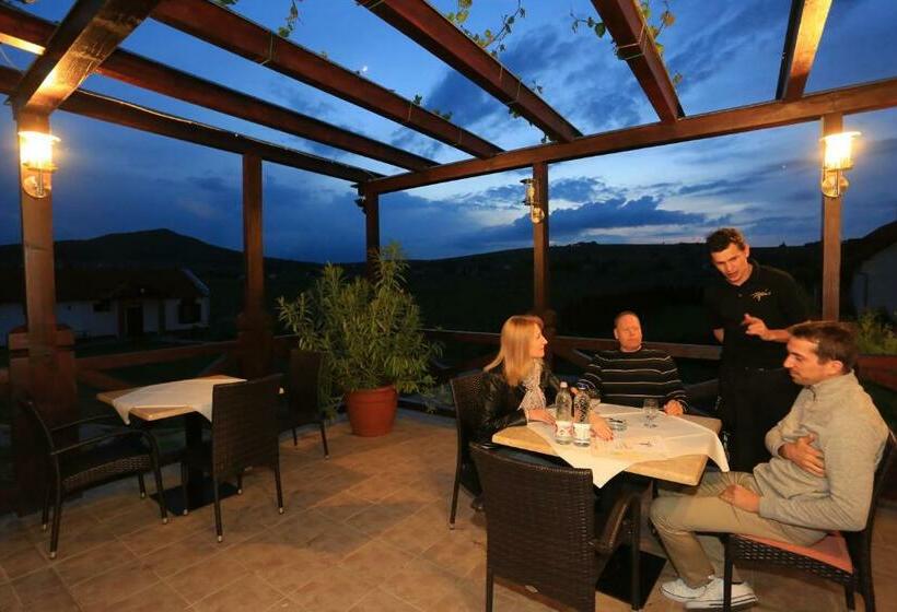 Tiffán's Pincészet és Panzió