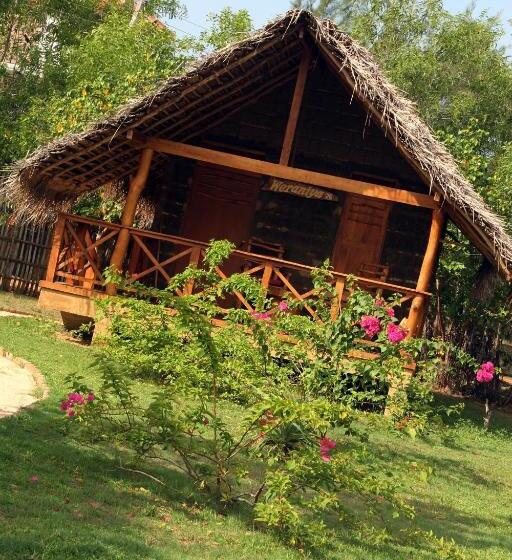 호텔 Ganesh Garden Beach Cabanas