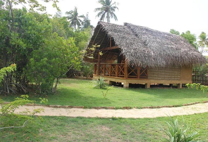 호텔 Ganesh Garden Beach Cabanas