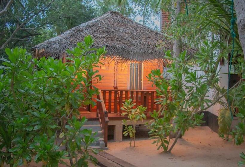 호텔 Ganesh Garden Beach Cabanas