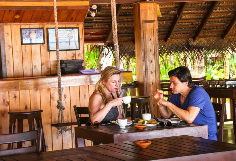 호텔 Ganesh Garden Beach Cabanas