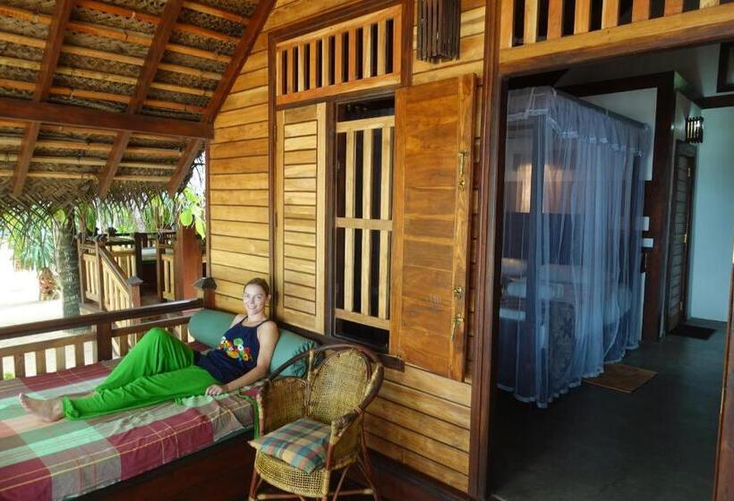 호텔 Ganesh Garden Beach Cabanas